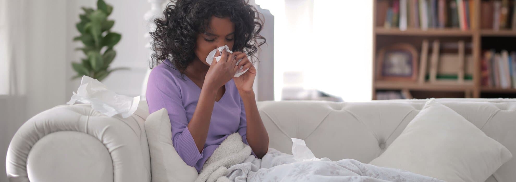 Person som snyter sig