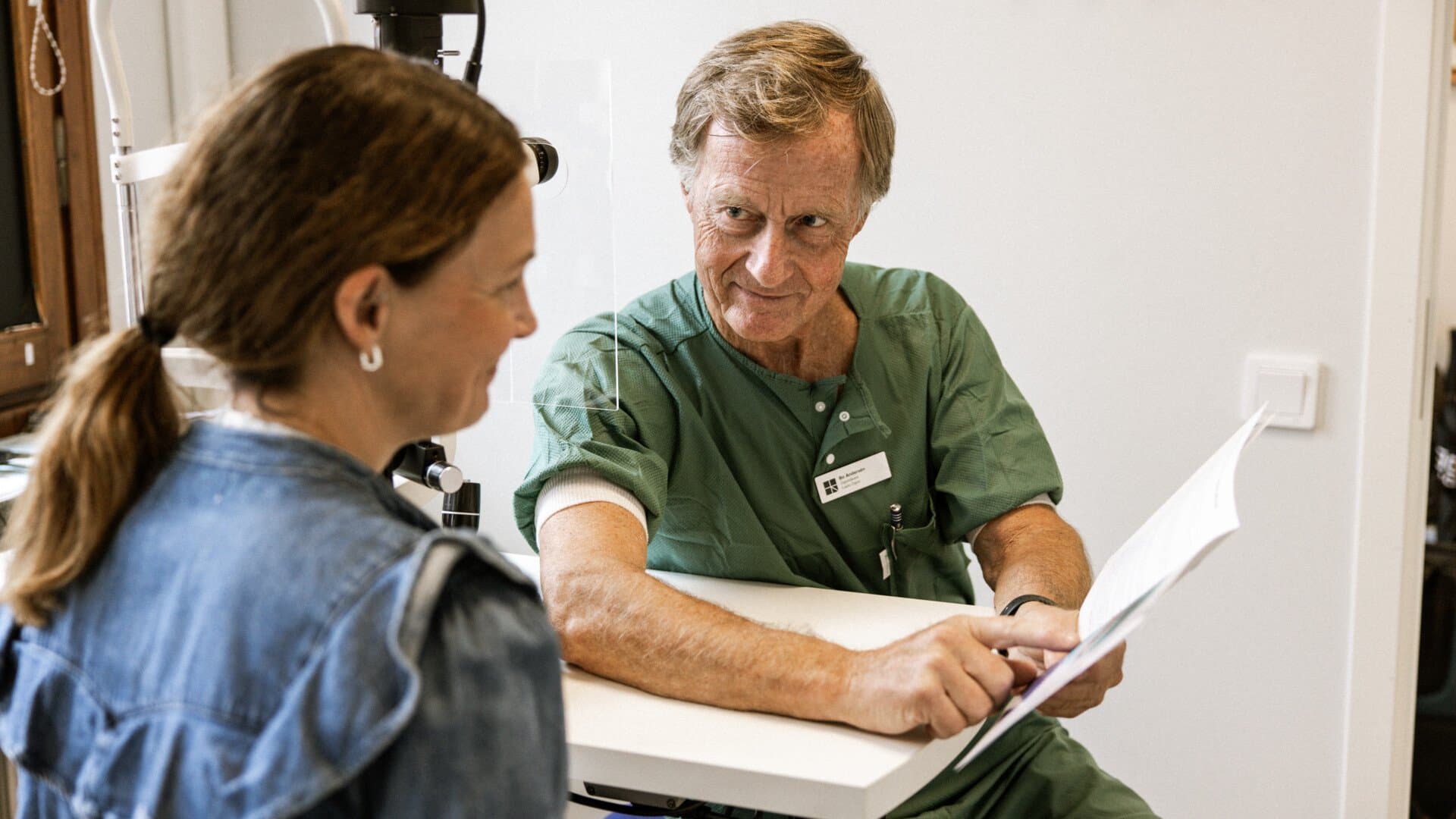 Ögondoktor med patient Ögondoktor med patient