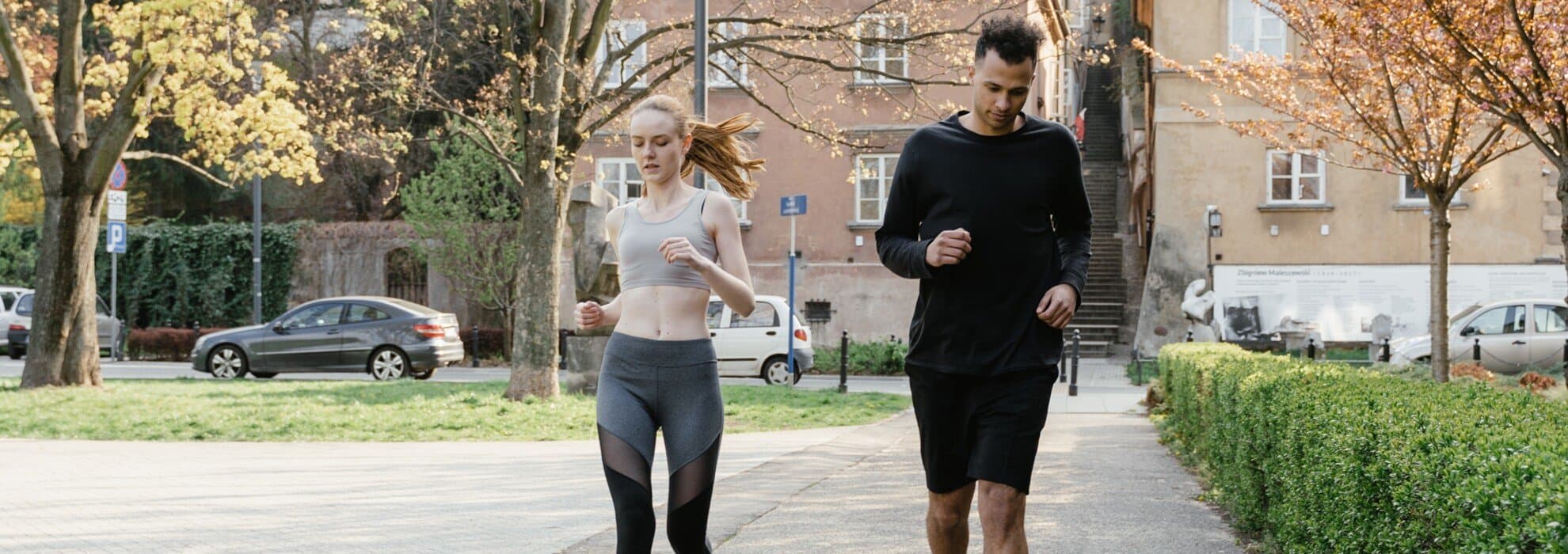 Bild på två löpare