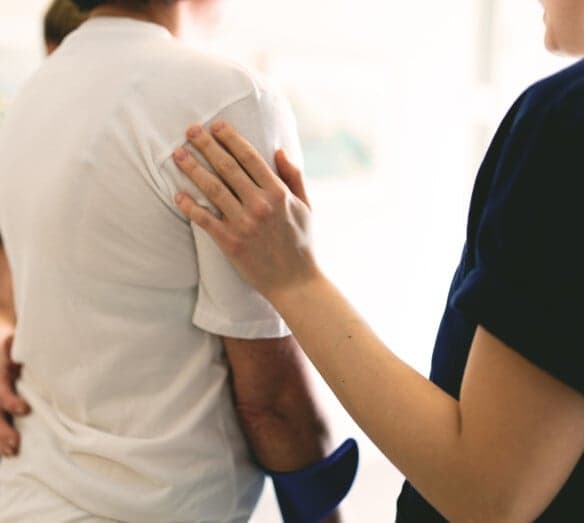 En hand på en annans arm En hand på en annans arm