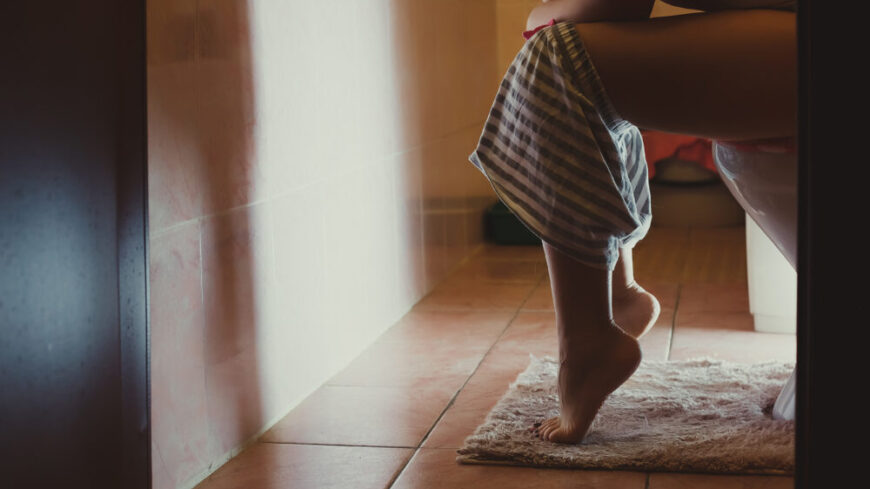 Urinvägsinfektion (UVI): orsak, symtom & behandling