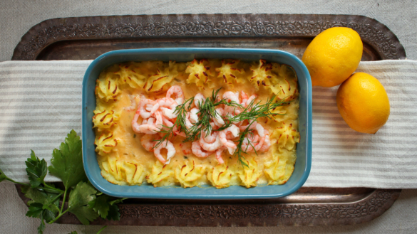 Fiskgratäng med potatismos och räkor