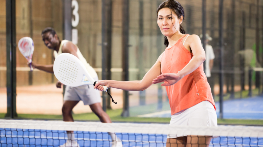 Ögonskador vid padelspel ökar – önskvärt med skyddsglasögon