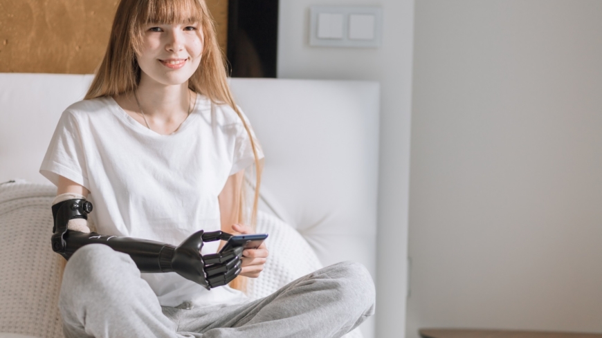 Målet med att behandla dysmeli är att möjliggöra rörelse och aktivitet. Foto: Shutterstock