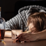 Alkoholförgiftning: symtom, orsak & behandling