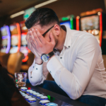 Spelmissbruk: symtom, orsaker & behandling