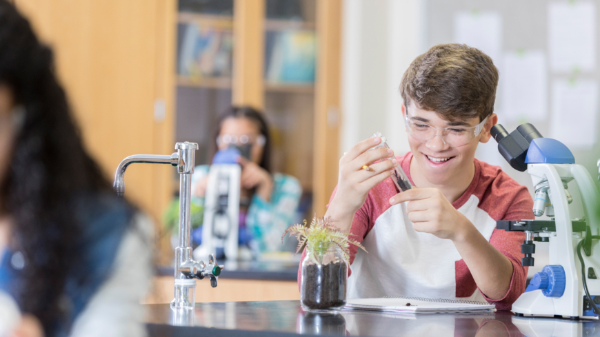 Kognitiv förmåga, samvetsgrannhet och fokus avgör skolprestationen