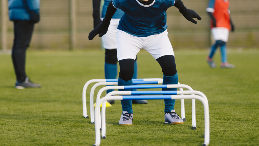 Felaktiga hopp eller landningar under träning kan leda till irritation eller inflammation och så kallat hopparknä. Foto: Getty Images