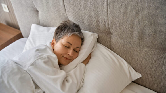 Kvinnor multitaskar & behöver mer sömn