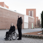 Deformerad persona på Dramaten sätter funktionsnedsättning på agendan