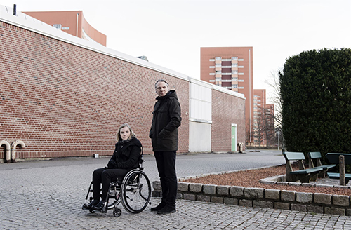 Deformerad persona på Dramaten sätter funktionsnedsättning på agendan