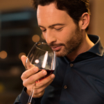 Ett glas vin om dagen anses hälsosamt – men många glas kan öka risken för cancer