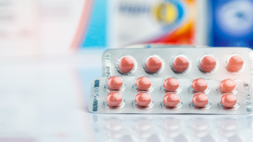 Diklofenak finns i olika former, bland annat gel, plåster och stolpiller. Foto: Shutterstock