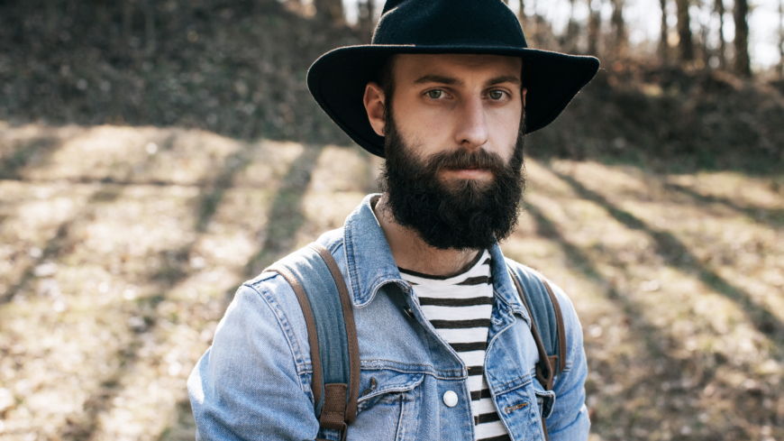 Huden, särskilt i ansiktet, är extremt exponerat och skäggets skydd hjälper till att hålla ditt ansikte både fräschare och yngre. Foto: Shutterstock