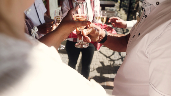 Sol och alkohol går hand i hand – med värmen ökar vardagsdrickandet