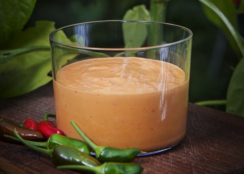 Röd kikärtsaioli med grillad paprika